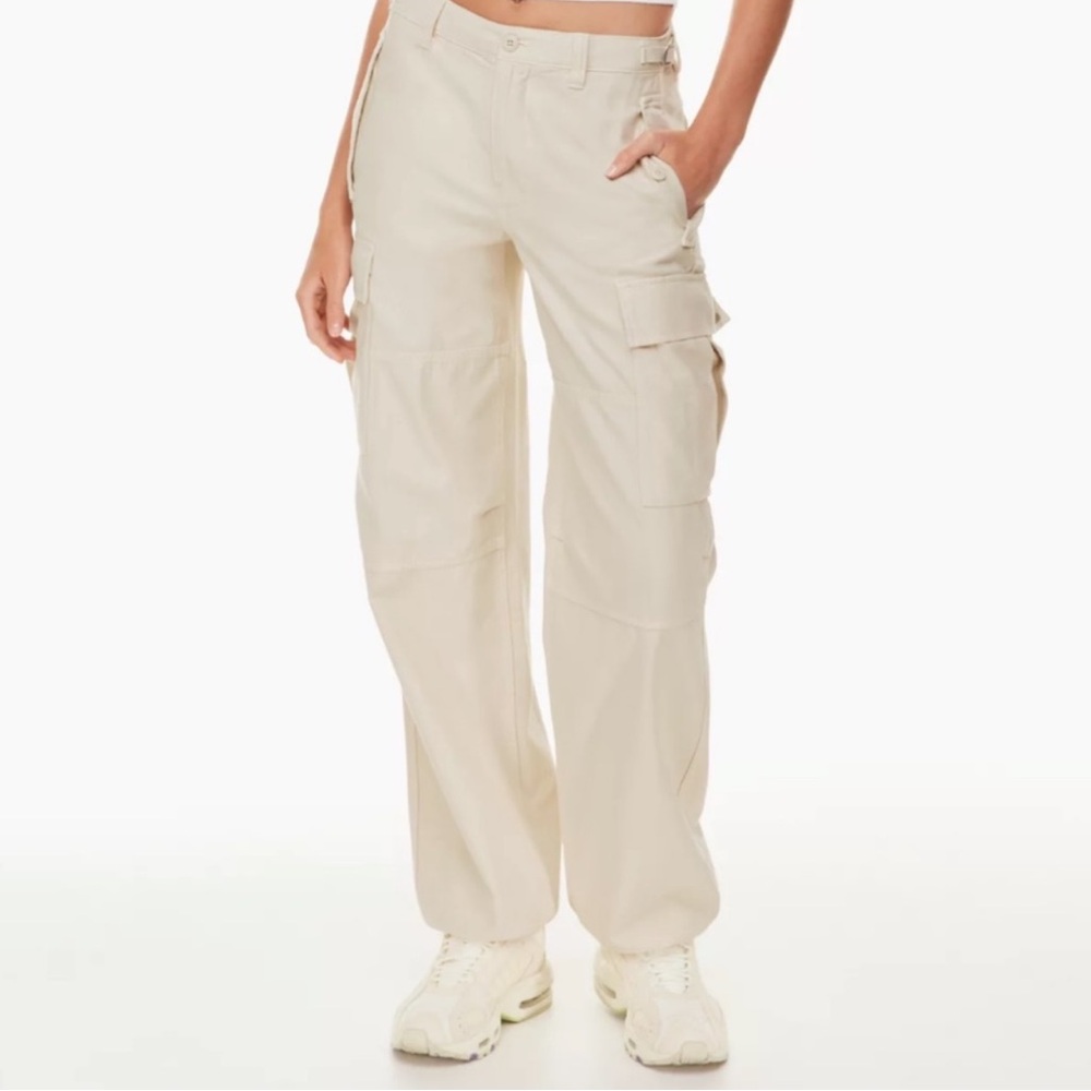 Aritzia TNA Cream cargo pants, size 8